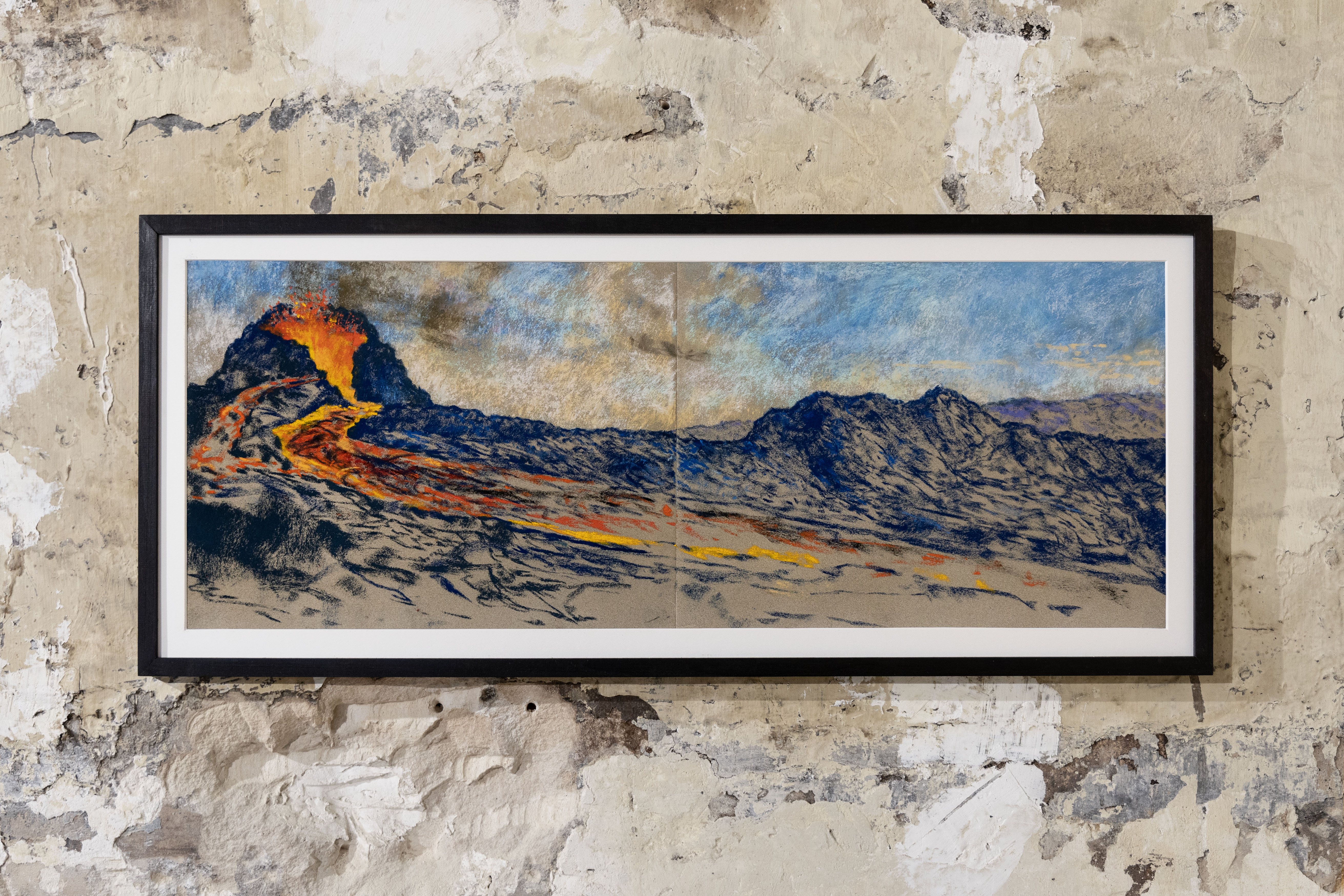Burn I, Nikhil Chopra, 2023. Dry pastel and charcoal on paper, 30 x 80 cm. (...)