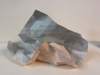Blanca Casas Brullet Brouillons de brouillons, 2009-2014 [Détail] 14 origamis en divers papier et techniques mixtes, dimensions variables Courtesy galerie Françoise Paviot, Paris © Photo : Marie Cantos 